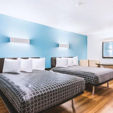 Sky Palace Inn & Suites By Jasper Beeville Kültér fotó