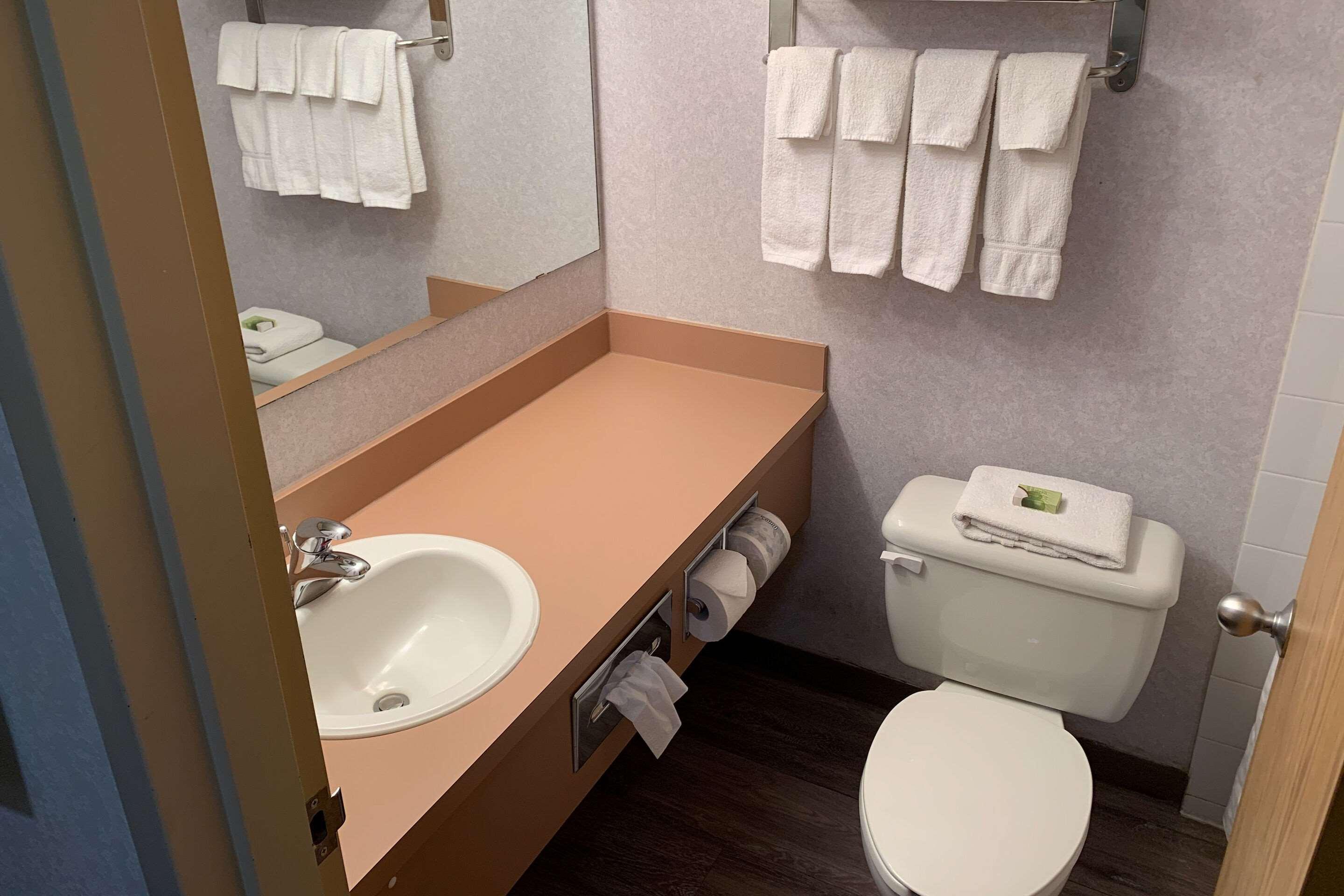 Sky Palace Inn & Suites By Jasper Beeville Kültér fotó
